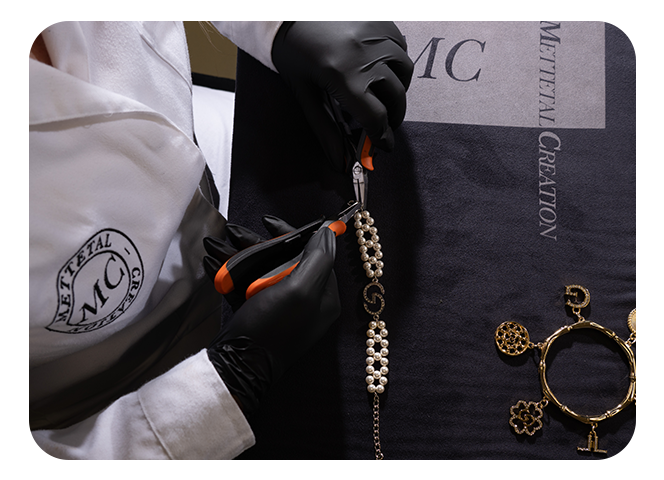 Mettetal Création, conseille et développe des accessoires métalliques pour la maroquinerie et le prêt-à-porter